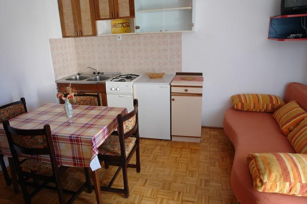 Beautiful Apartment In Crikvenica With Kitchen Номер фото